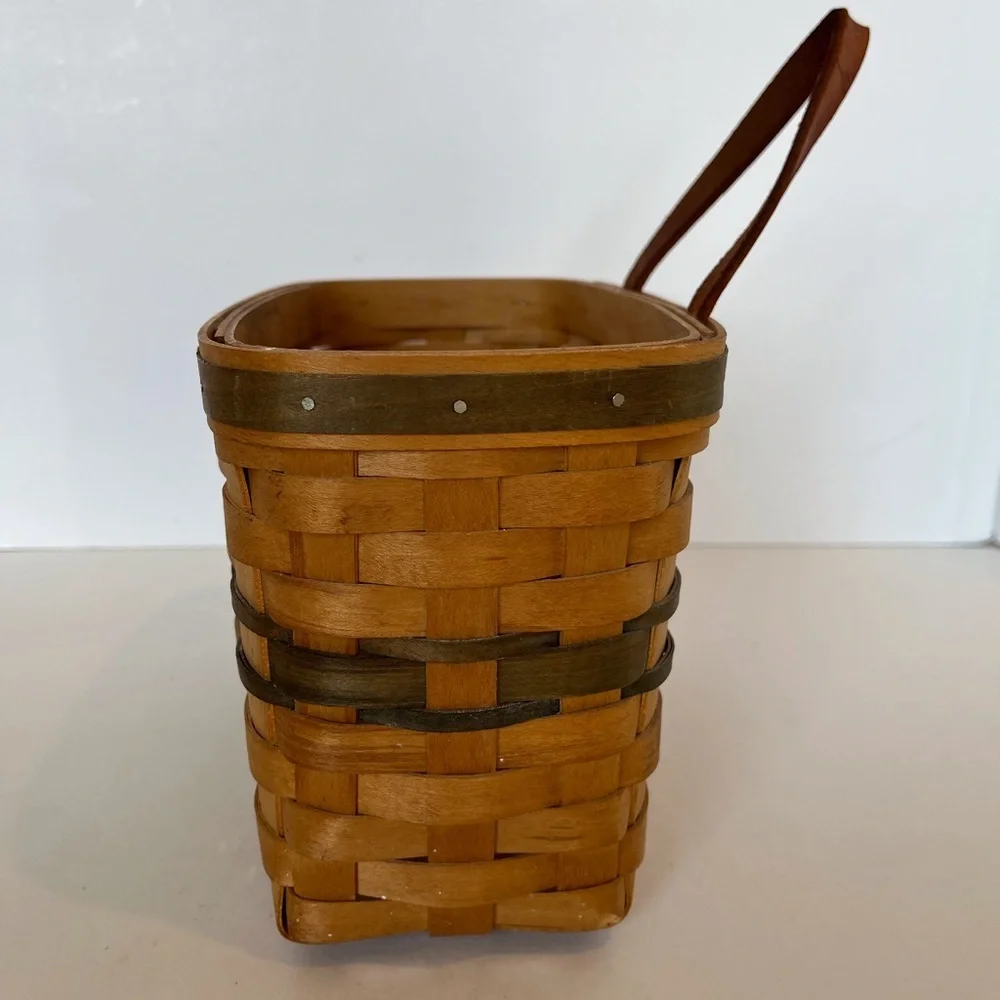Hand-woven Signed Basket with Green Accents and Leather Handle - Picture 2 of 8